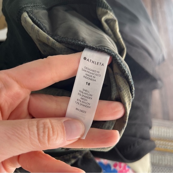 Athleta Shorts Women's 18 Trekkie North Terra Firma Floral Dark Romatic Active - Picture 7 of 9